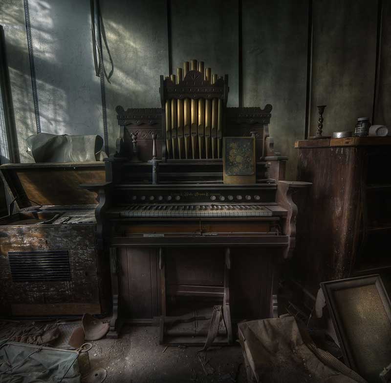 The Organist at an abandoned manor house a step back in time