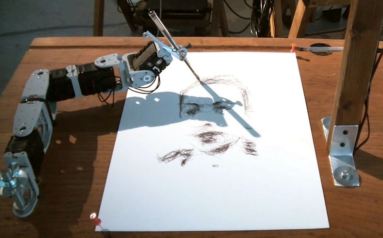Рисует робот