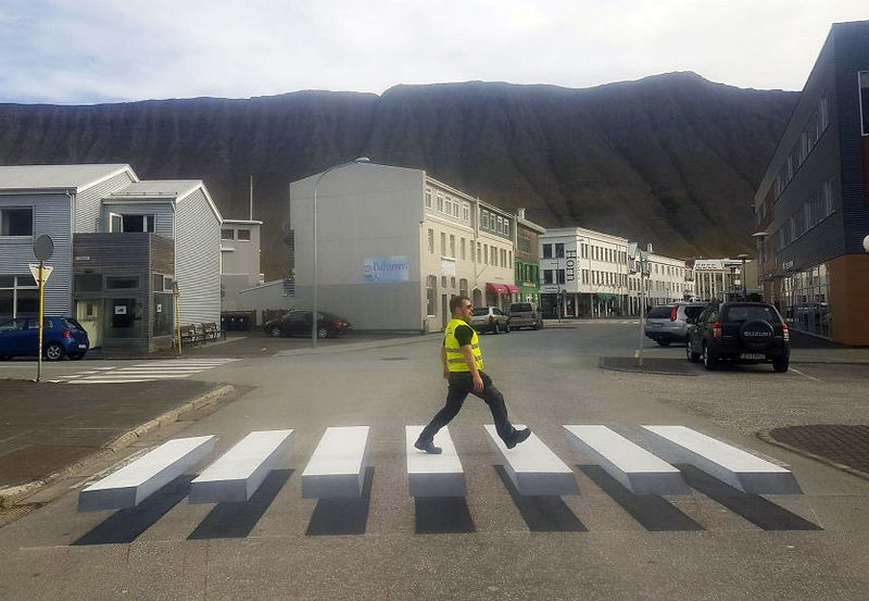 «Парящий полицейский» в Исландии
