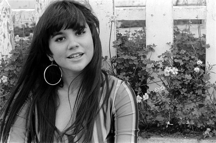 Linda Ronstadt 1968 by Henry Diltz